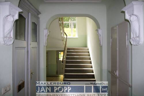 Eingangsbereich-Treppenhaus - 