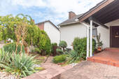 Treppe zum Seiteneingang - 