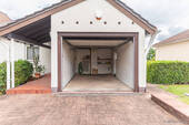 Garage mit Zugang ins Haus - 