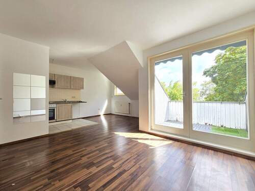 Wohnen - Bezugsfreie Wohnung mit Balkon und grünem Innenhof