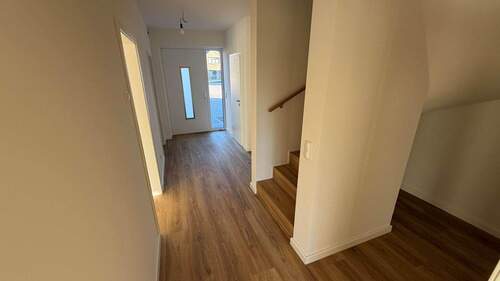 Flur - Eingangsbereich - 4 Zimmer Doppelhaushälfte in Uetersen