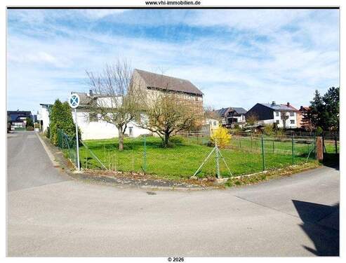 Gartenansicht - Super für die Großfamilie und Autofreunde, nur 14 Minuten bis Idstein, viele Garagen+ großer Garten