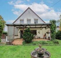 Großes, ruhig gelegenes Einfamilienhaus mit traumhaftem Garten in Köln-Auweiler