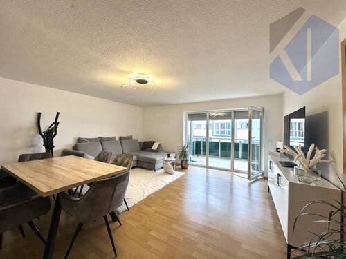 Wohnen - Charmant & kernsaniert 2-Zimmer-Wohnung mit Stellplatz