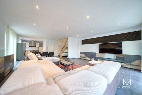 Wohn- und Esszimmer - 4 Zimmer Doppelhaushälfte zum Kaufen in Kaiserslautern