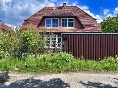 Haushälfte - Mit Wärmepumpe - Gepflegte Doppelhaushälfte mit 4+ Zimmern, Vollkeller und Carport