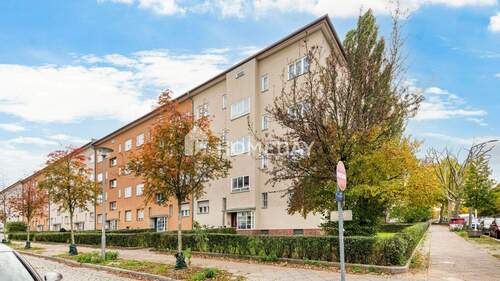 Außenansicht 2 - Gepflegte 2-Zimmer-Wohnung mit Balkon im Erdgeschoss eines gepflegten Altbaus