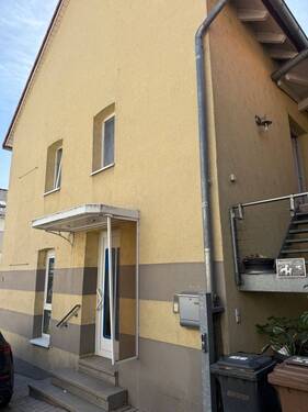 Hausansicht - 3 Zimmer Mehrfamilienhaus, Wohnhaus zum Kaufen in Brechen-Oberbrechen