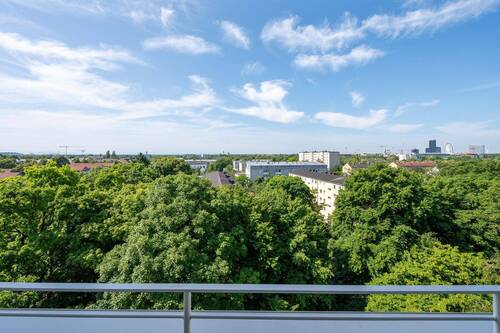 Loggia - AIGNER - 2,5-Zimmer -Wohnung mit Südbalkon und Alpenblick in Berg am Laim