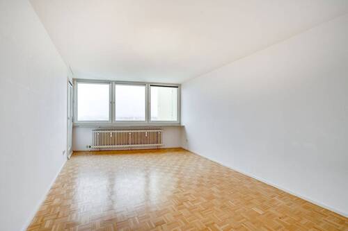 Wohnzimmer - 2 Zimmer Etagenwohnung in München