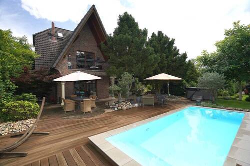 Hausansicht - Hauptstadtmakler-Traumhaus mit Pool in Top Lage