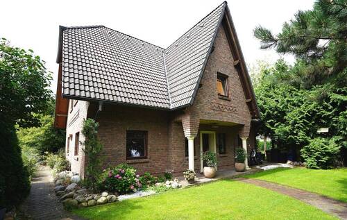 Hausansicht - 6 Zimmer Einfamilienhaus in Bernau