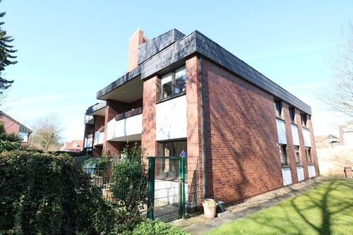 Bild - Freistehende, topzentrale 3 Zi.- Erdgeschosswohnung mit überdachter Terrasse, Keller u. Stellplatz