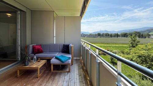 Überdachter Balkon mit viel Platz - 