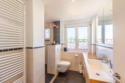 Badezimmer - Wohnung im 1. OG - 