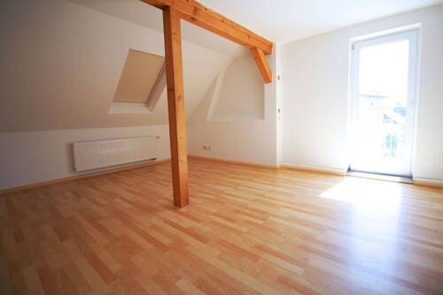 Wohnzimmer - schöne 3-Raum-Wohnung mit Balkon in Mittelbach bei Chemnitz