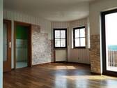 Wohn-Esszimmer mit Erker und Zugang zum Balkon - 3 Zimmer Etagenwohnung zum Kaufen in Bad Mergentheim