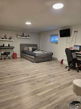 großes Jugendzimmer oder möglicher Partyraum im Untergeschoss - 