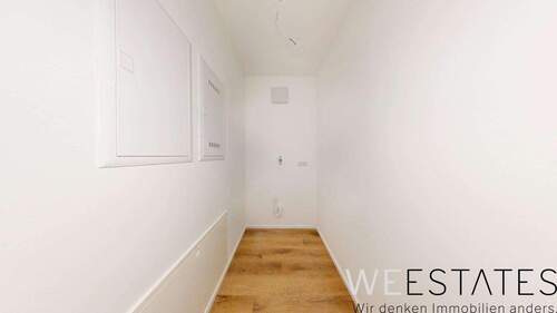 Hauswirtschaftsraum mit Waschmaschienenanschluss - 