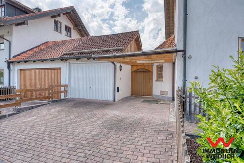 Garage mit Carport - 