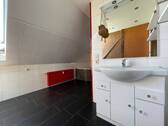 Bad mit Einbaumöbel.JPG - 