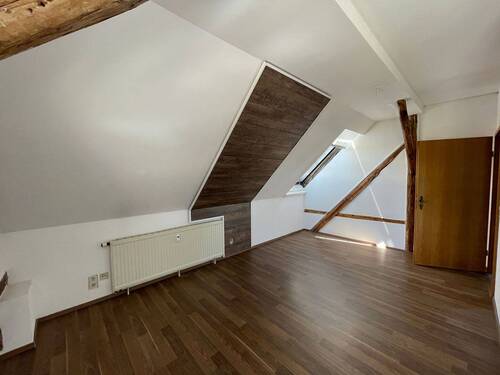 Zimmer mit Paneele an der Wand.JPG - 