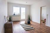 Wohnzimmer - Wunderschöne 3 Raum-Wohnung mit Balkon