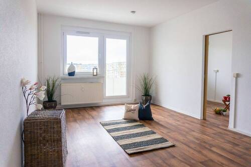 Wohnzimmer - Wunderschöne 3 Raum-Wohnung mit Balkon