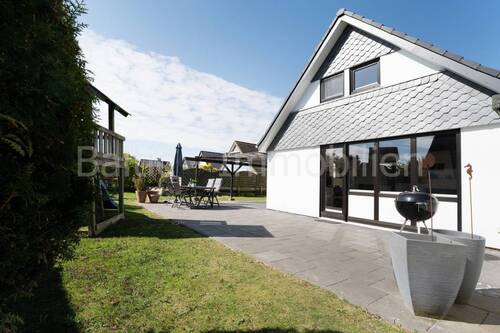 Ansicht - 3 Zimmer Mehrfamilienhaus, Wohnhaus zum Kaufen in Neukirchen