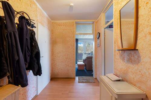 Flur - Etagenwohnung mit 76,00 m&sup2; in Leverkusen zum Kaufen