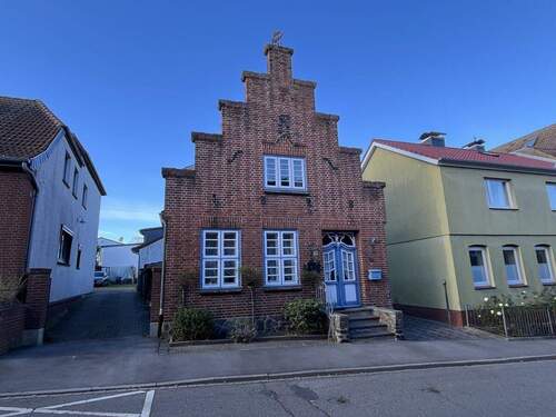 Historisch Wohnen - Historisches Wohnhaus im Herzen Heiligenhafens mit Wintergarten und Carport