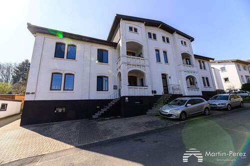 Gebäudeansicht - Saniertes Mehrfamilienhaus: 8 Einheiten, 8 Stellplätze, 2 Garagen - Hagen Philippshöhe -