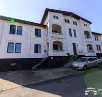 Saniertes Mehrfamilienhaus: 8 Einheiten, 8 Stellplätze, 2 Garagen - Hagen Philippshöhe -