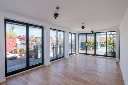 Bodentiefe Fenster zur Dachterrasse - 