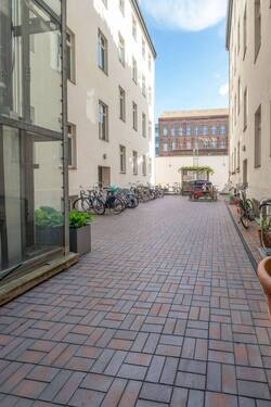 Innenhof mit Fahrradstellplätzen - 