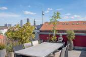 Dachterrasse mit Blick auf den Fernsehturm - Einzigartige Maisonettewohnung mit Dachterrassen und Kamin im Scheunenviertel