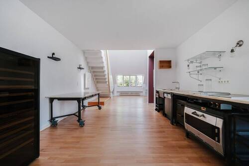 Blick von der Küche in den Wohnbereich - 