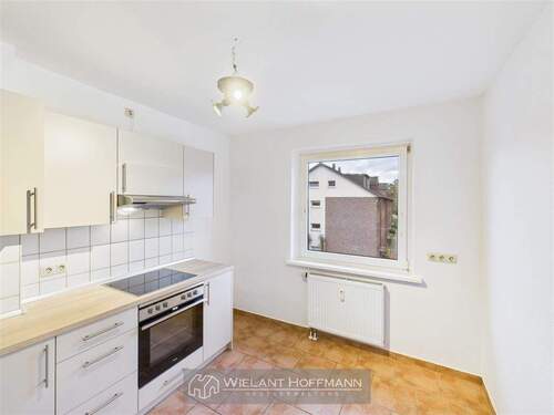 Küche andere Seite - 3 Zimmer Etagenwohnung zur Miete in Itzehoe