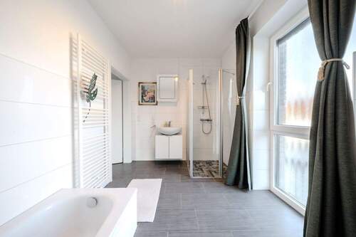 Bad - 5 Zimmer Etagenwohnung in Rhauderfehn