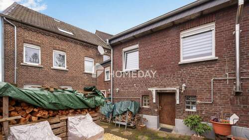 Außenansicht 3 - Fortlaufend modernisiertes MFH mit modernem Komfort und 4 Wohneinheiten