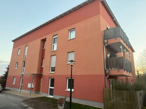 Hausansicht - 2-Zimmer-Wohnung im Seniorendomizil