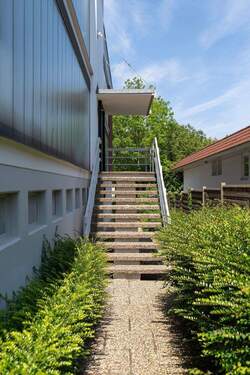 1 Hausansichten_Zugang_1.jpg - 