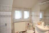 Badezimmer im Dachgeschoss - 