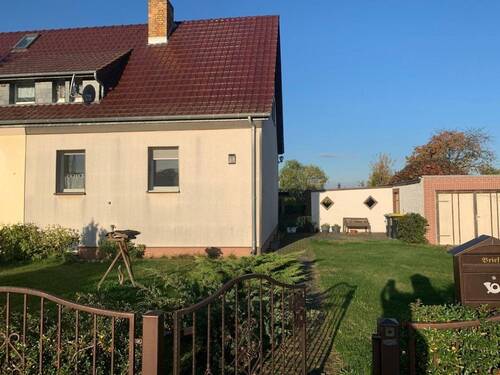 Straßenansicht - 4 Zimmer Doppelhaushälfte zum Kaufen in Forst