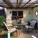 überdachte Terrasse auf dem Grundstück - 