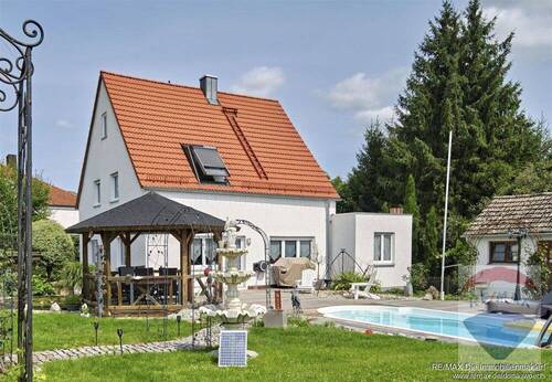 Gartenansicht - Charmantes Einfamilienhaus mit Traumgarten