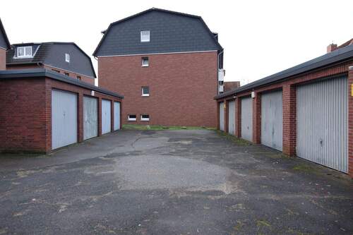 Einzelgaragen mit Elektro Tor.JPG - 