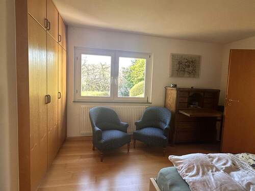 Eltern-Schlafzimmer mit Ankleide - 