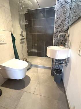 Gäste WC mit Dusche EG - 