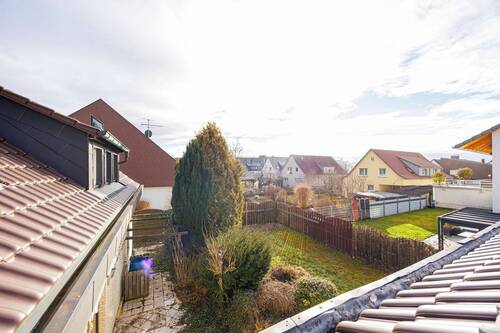 DG - Aussicht - 6 Zimmer Mehrfamilienhaus, Wohnhaus in Bietigheim-Bissingen